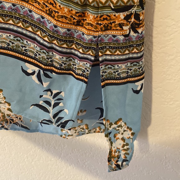 Small flowy top - Picture 6 of 8